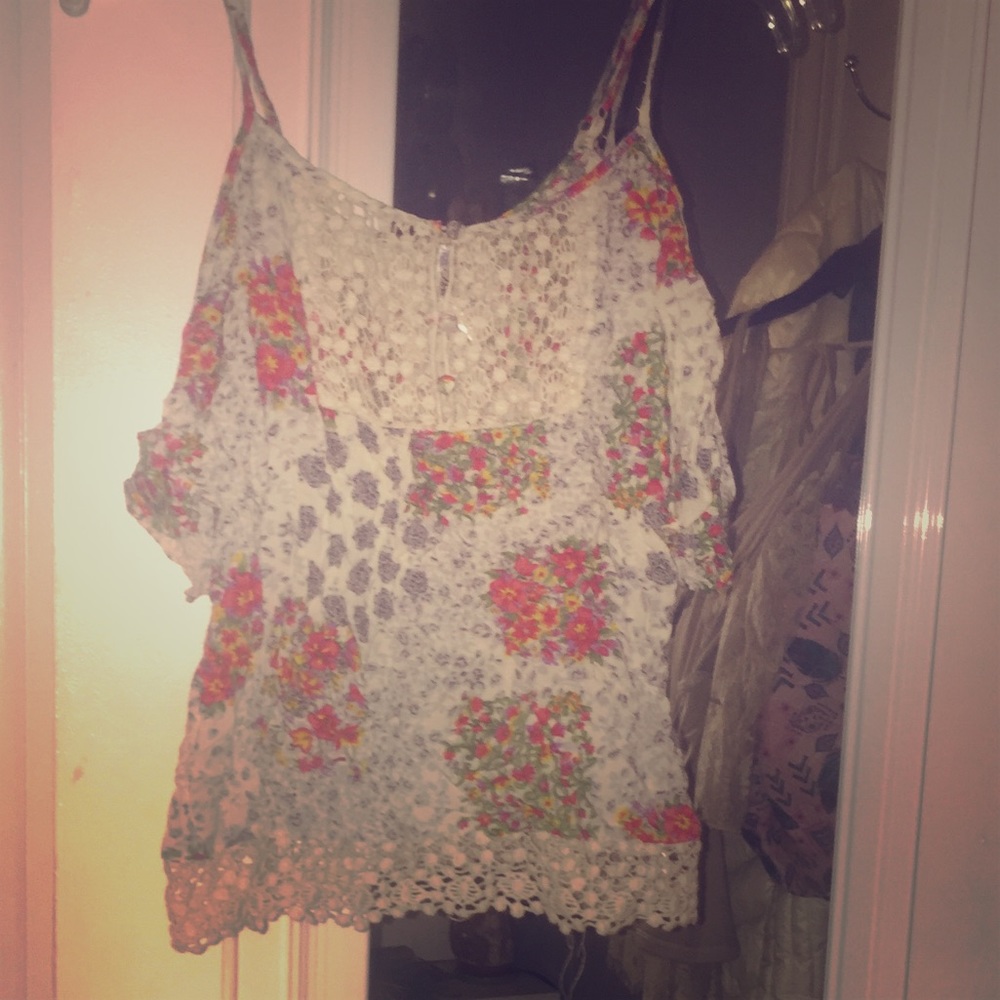 Cold shoulder tank